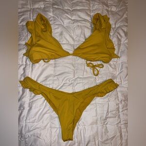 “High on Sun” Billabong yellow bikini set ☀️